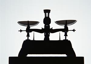 大型ファンで実現する倉庫の湿気対策